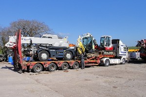 KATO CR100 CITY CRANE BEING DELIVERED TO CUSTOMER IN THE UK