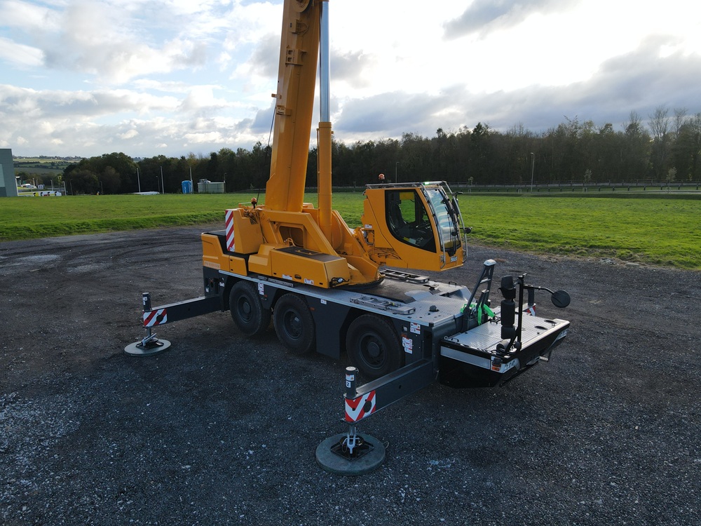 Rivertek Services LTD - 2016 LIEBHERR LTC1050-3.1, Only 3996 miles
